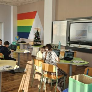 КОЛЕДНИ ИСТОРИИ СЪС SKRATCH ПО НП „ИНОВАЦИИ В ДЕЙСТВИЕ“ – МОДУЛ 1 „ИНТЕРДИСЦИПЛИНАРНИ УРОЦИ“ В ОУ „ПАНАЙОТ ХИТОВ“