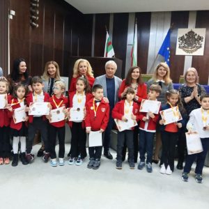 РЕКОРДЕН БРОЙ МЕДАЛИ ЗАВОЮВАХА СЛИВЕНСКИТЕ УЧЕНИЦИ В МЕЖДУНАРОДНОТО СЪСТЕЗАНИЕ „МАТЕМАТИКА БЕЗ ГРАНИЦИ“ – ЕСЕН 2025