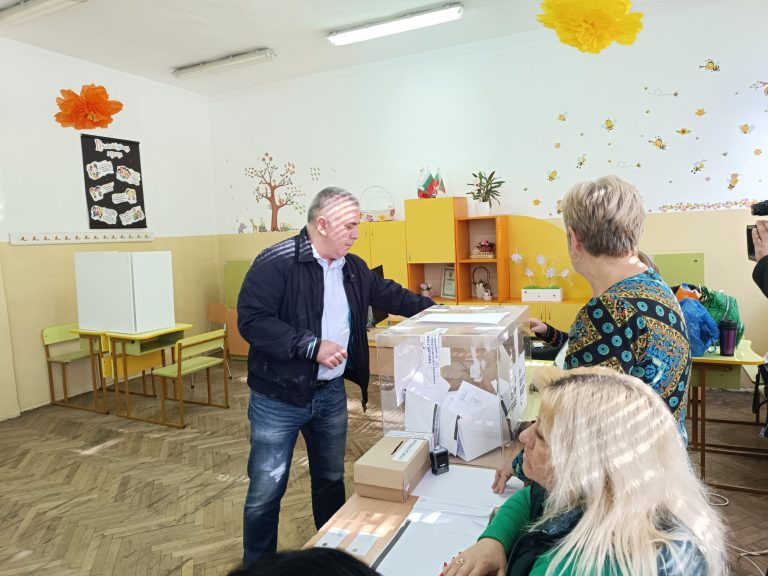 СТЕФАН РАДЕВ: ОЩЕ ДОВЕЧЕРА ПОЛИТИЧЕСКИТЕ ЛИДЕРИ ТРЯБВА ДА НАПРАВЯТ ВЪЗМОЖНО СЪСТАВЯНЕТО НА РЕДОВЕН КАБИНЕТ