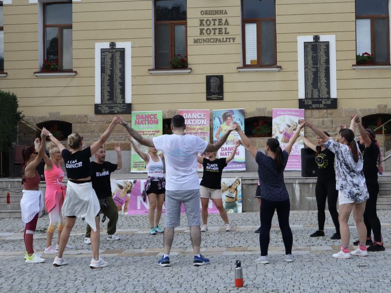КОТЕЛ ОТНОВО ТАНЦУВА С DANCE NATION – РИТЪМ И ЕНЕРГИЯ НА ОТКРИТО